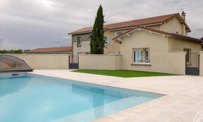 Chalain-le-Comtal Cottage | Charming Vacation Homes with Pool and Jacuzzi in Chalain-le-Comtal