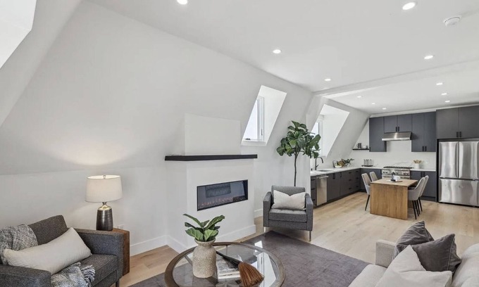 Pacific Heights Condo | Charming Victorian Penthouse in Pacific Heights