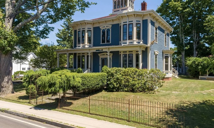 East Boothbay House | Charming Victorian Estate with AC, WiFi with water views in East Boothbay