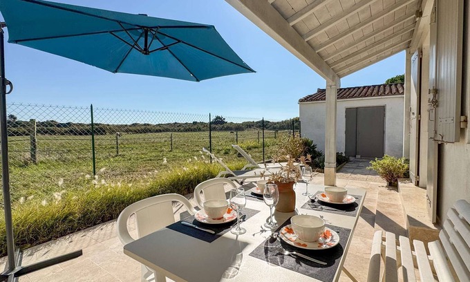 La Couarde-sur-Mer House | Charming villa facing the dune with yard - parking