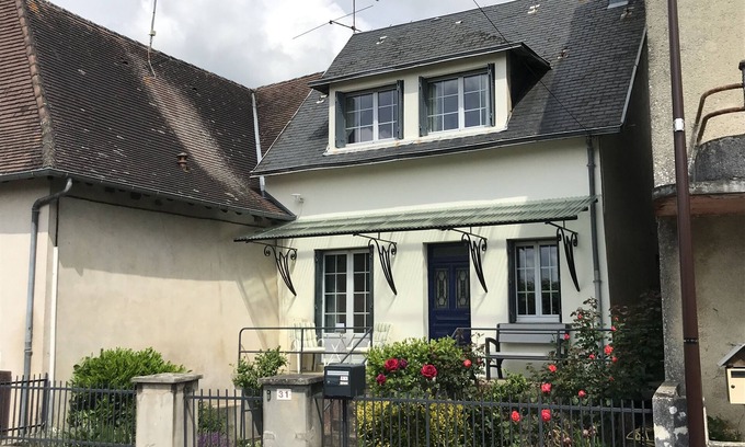 Jumilhac-le-Grand House | Charming village house at the foot of a fairytale castle