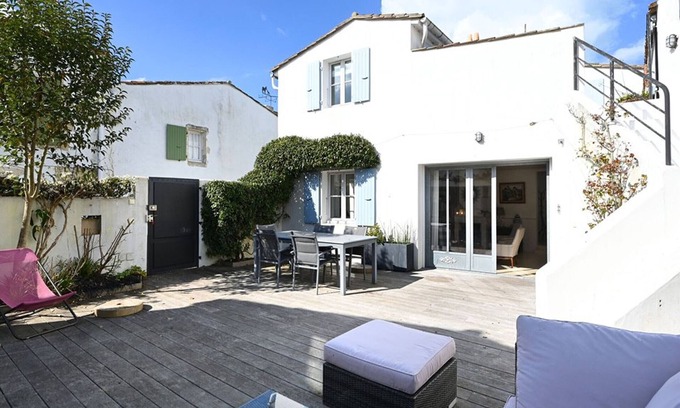 Les Portes-en-Re House | Charming village house in island center