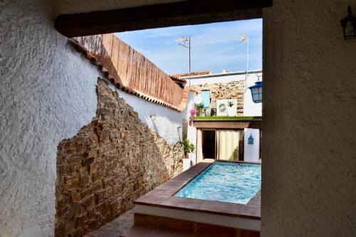 Santa Elena Villa | Charming villa in Santa Elena with private poolEL