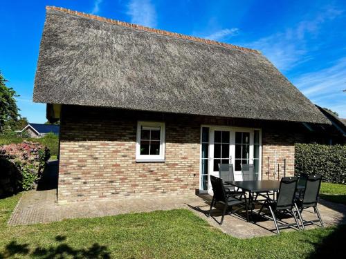 Sint Maartensvlotbrug House | Charming villa with terrace near forest
