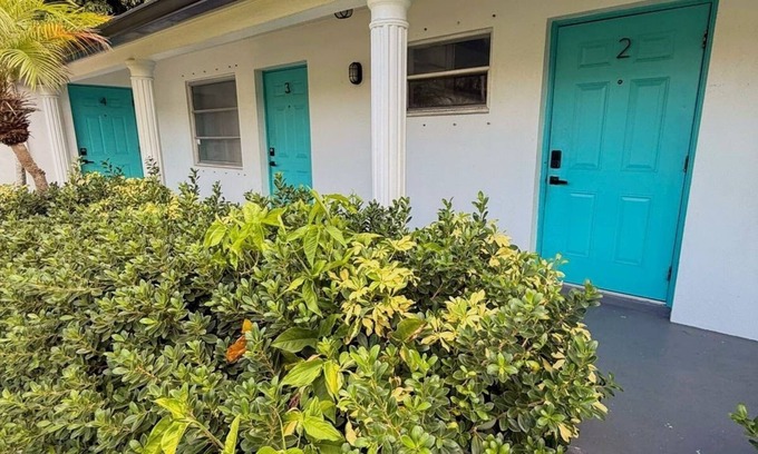 Pompano Beach Villa | Charming villa with 1 bedroom and WiFi, AC in Pompano Beach