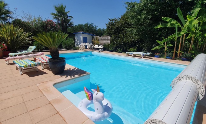 Villefranque Villa | Charming villa with heated pool in lush greenery 15 km from the beach