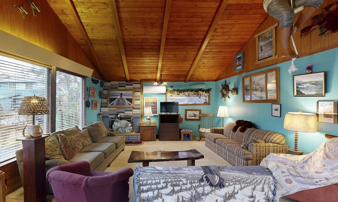 Neskowin Cottage | Charming Vintage House with Tranquil Garden - Just Two Blocks to the Beach