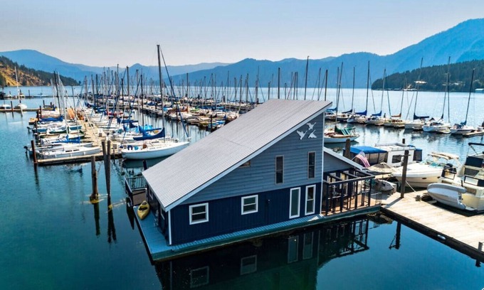 Bayview House | Charming Waterfront Float Home with Panoramic Lake Views