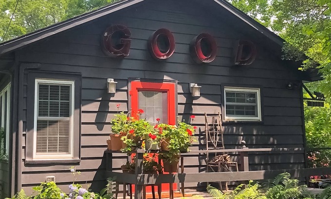 Lakeside House | Charming Woodland Cottage Minutes from Lake Michigan with W/D & AC