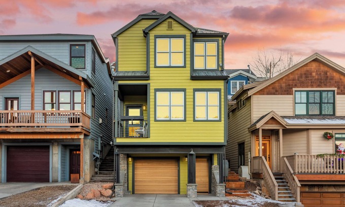 North Park City Cabin | Chartreuse by AvantStay | Hot Tub + Patio | Modern Cabin Minutes to Main Street