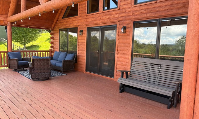 Fleetwood Cabin | Chasing Clouds Cabin - year round views, river access