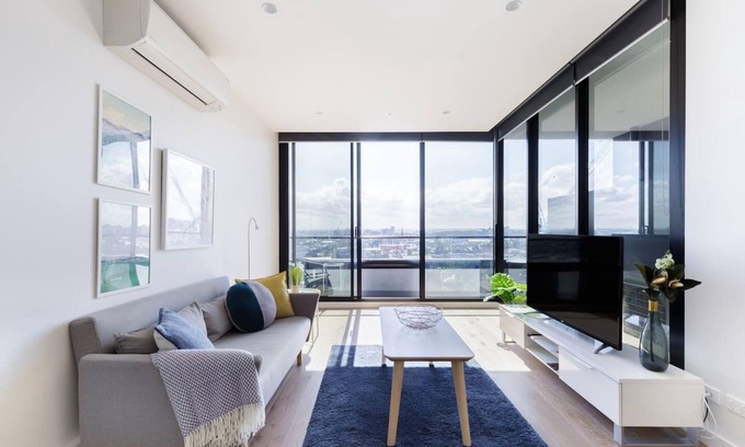 Melbourne Central Business District Apartment | Chasing Skylines Chic and Contemporary Living