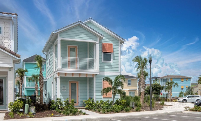 West Kissimmee Cottage | Chat Eau Champagne Cottage with Private Pool near Disney with Margaritaville.