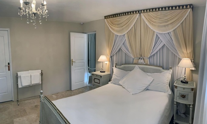 Saint-Christoly-de-Blaye House | Chateau Bavolier