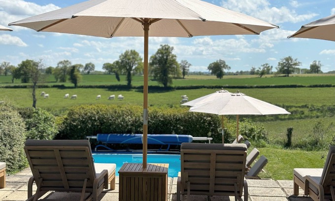 Genouillac Bed & Breakfast | Chateau de Bruges