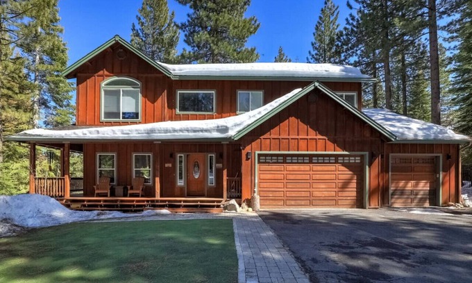 Tahoe Paradise House | Chateau de Corbeau - Hot tub+Game Rm+Family Fun