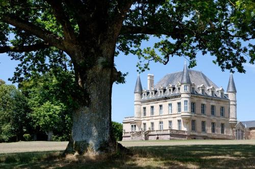 Loge-Fougereuse Bed & Breakfast | Chateau De La Goujonnerie