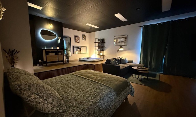 Teloche Bed & Breakfast | Château de Posset: the De Breslay loft, close to the 24 Hours of Le Mans circuit