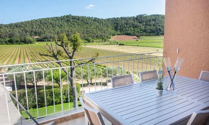 Le Thoronet Bed & Breakfast | Chateau de Sainte Croix