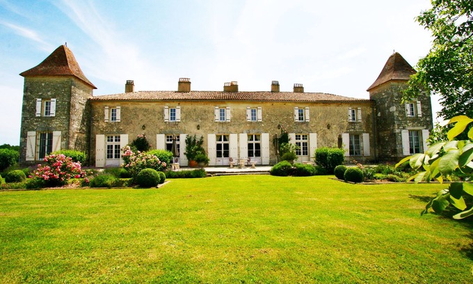 Riocaud House | Chateau Des Egrons; Elegant and Magical with Tennis Court and Heated Pool