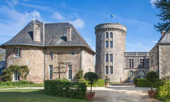 Pouzauges Other | Chateau Des Poetes Pavilion