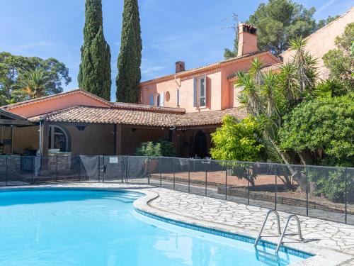 La Londe-les-Maures Bed & Breakfast | Chateau Maravenne