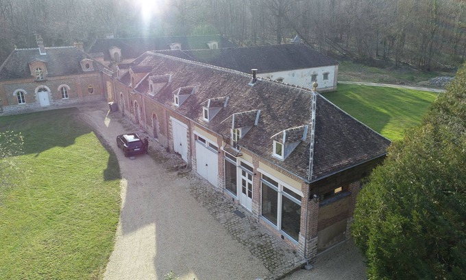 Thoury-Ferottes House | Chateau outbuildings next to a golf course in the Gâtinais en Brie region
