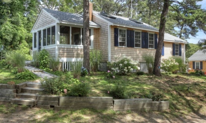 South Chatham Cottage | Chatham Beach Cottage 2BR - Short walk to beach!