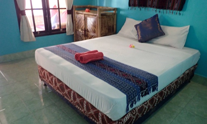 Gili Trawangan House | Cheap and Cheerful Queen room for budget travelers