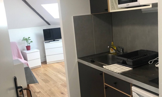 Pantin Apartment | Cheap Paris. New apartment in town house near the center.