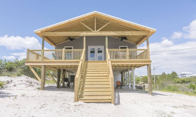 Surf Side Shores House | Check out open dates in Sept. Sept 28 - Oct 04th - Discounted⛱️🏝️☀️🐬