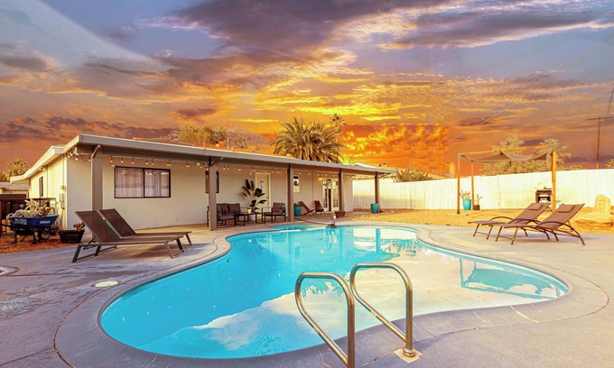 Las Vegas House | Cheerful 1-story Home Early check-in if available!