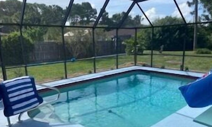 Englewood East House | Cheerful 2 Bedroom with pool near beaches and golf