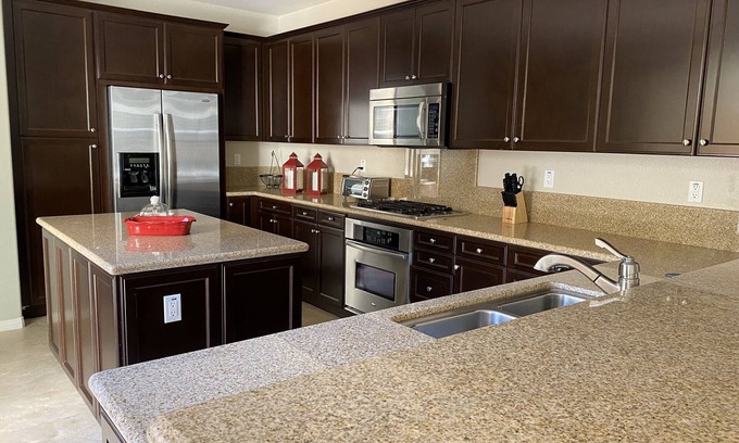 San Diego House | Cheerful 3/2.5 home: spa, private ofc & 2 car gar.