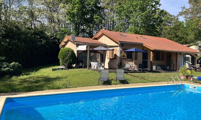 Reaup-Lisse House | Cheerful 3 bedroom Villa with Pool (Pet Friendly!)
