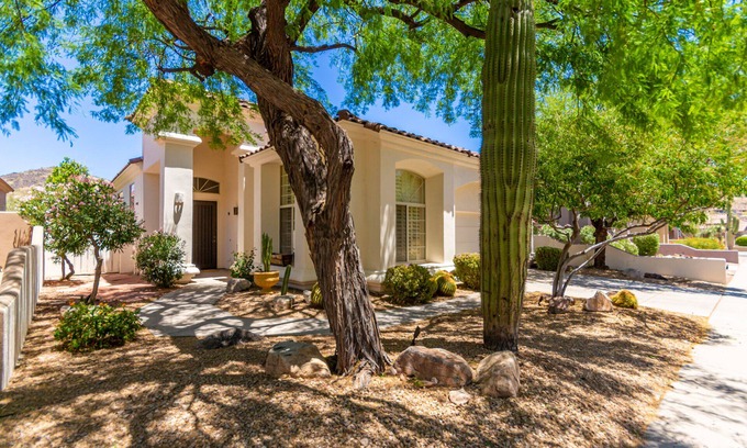 Central Scottsdale House | Cheerful 3 bedroom home with pool and mountain views