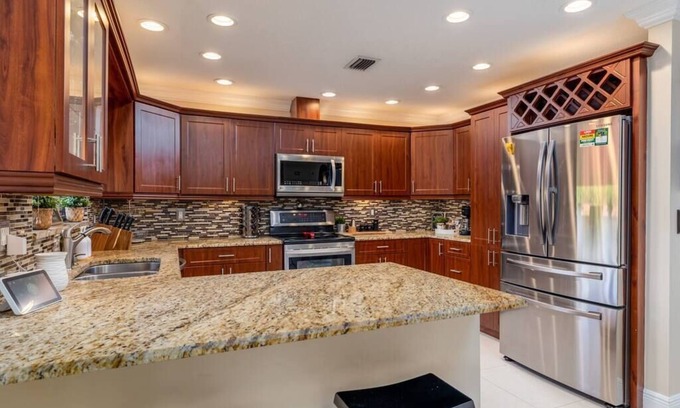 Greenview Shores House | Cheerful 3 Bedroom Home less than a mile to WEF