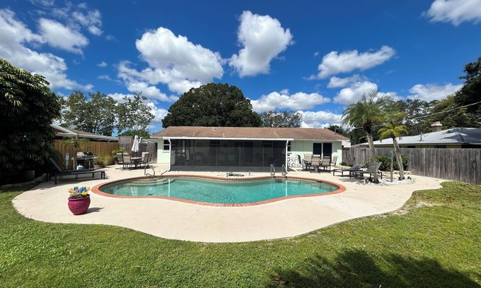 Sarasota Springs House | Cheerful 3 Bedroom Home with Pool-No pets Please!