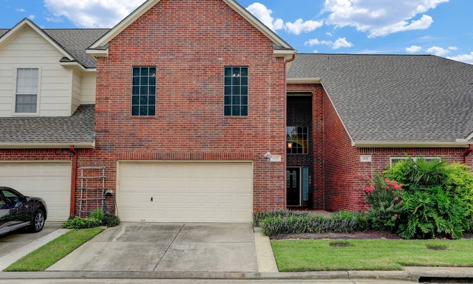 Friendswood House | cheerful 3 bedroom townhome