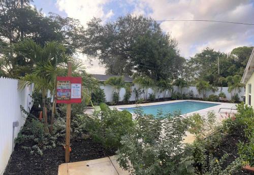 Central Fort Lauderdale House | Cheerful 4b 2B with heated pool