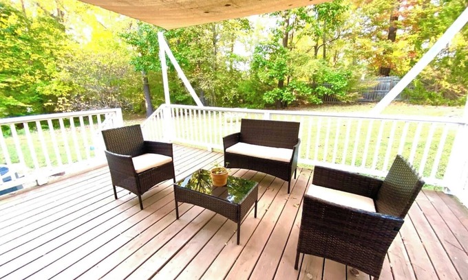 Northeast Raleigh House | Cheerful Four Bedroom Family and Pet Friendly Home