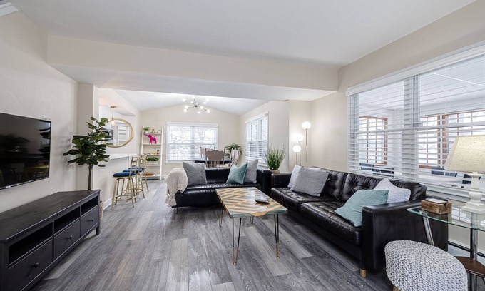 Merriam Park House | Cheerful Home by Allianz Field w/Patio & Parking