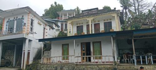 Moni House | CHENTI LODGE KELIMUTu