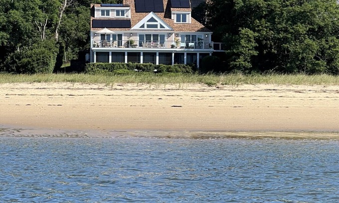 Wellfleet House | Chequessett Beach House of Wellfleet