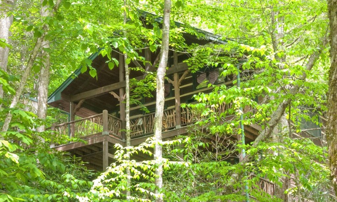Topton Cabin | Cherokee Lodge-Pet Friendly, Luxury Log Cabin Rental, Hot Tub, 2 Fireplaces, Fishing- Nantahala NC.