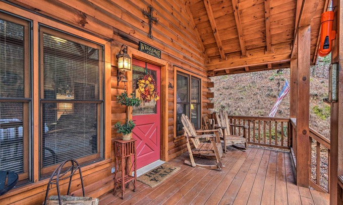 Cherry Log Cabin | Cherry Log Cabin: 10 Min to Ellijay/Blue Ridge!