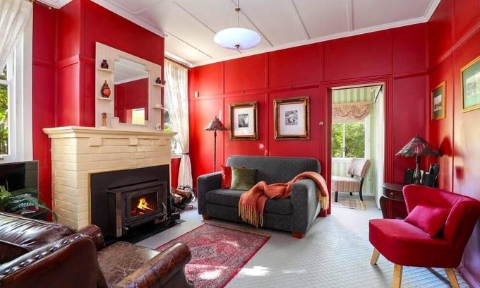 Leura Cottage | Cherry Tree Cottage - Old-World Cottage, 3 Bedroom, A/C, Fireplace, Bath, Garden