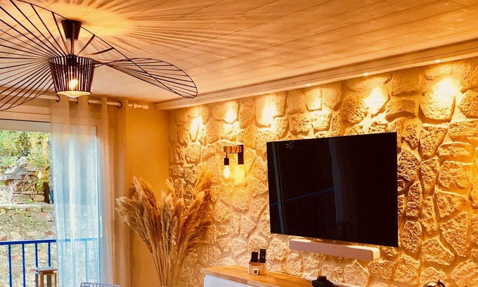 Vannes Apartment | Chez Alphonse: cosy, renovated T3 - near the port