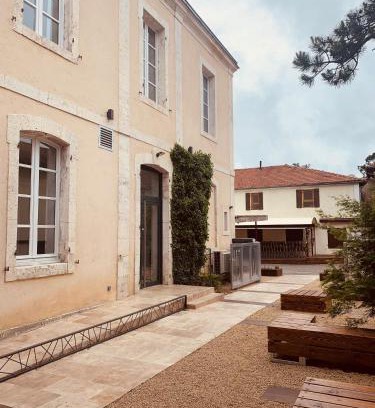 Parentis-en-Born Hotel | CHEZ FLO