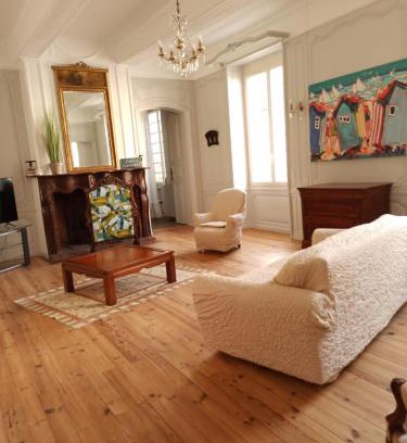 Mirande Apartment | Chez Irène